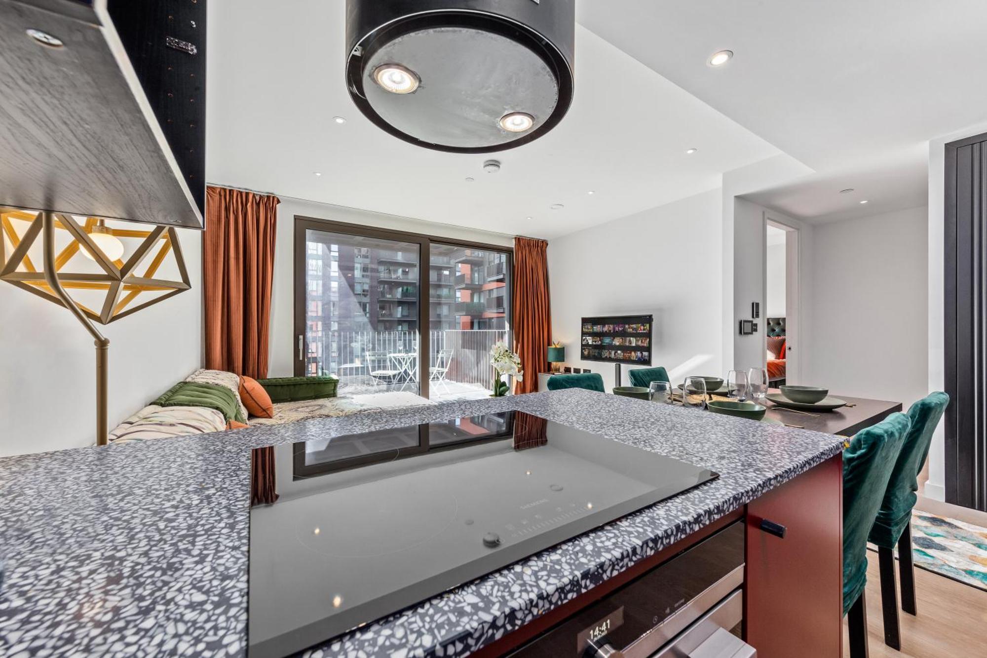 Central London Luxury: Garden View Flat with Balcony Apartment Exterior photo
