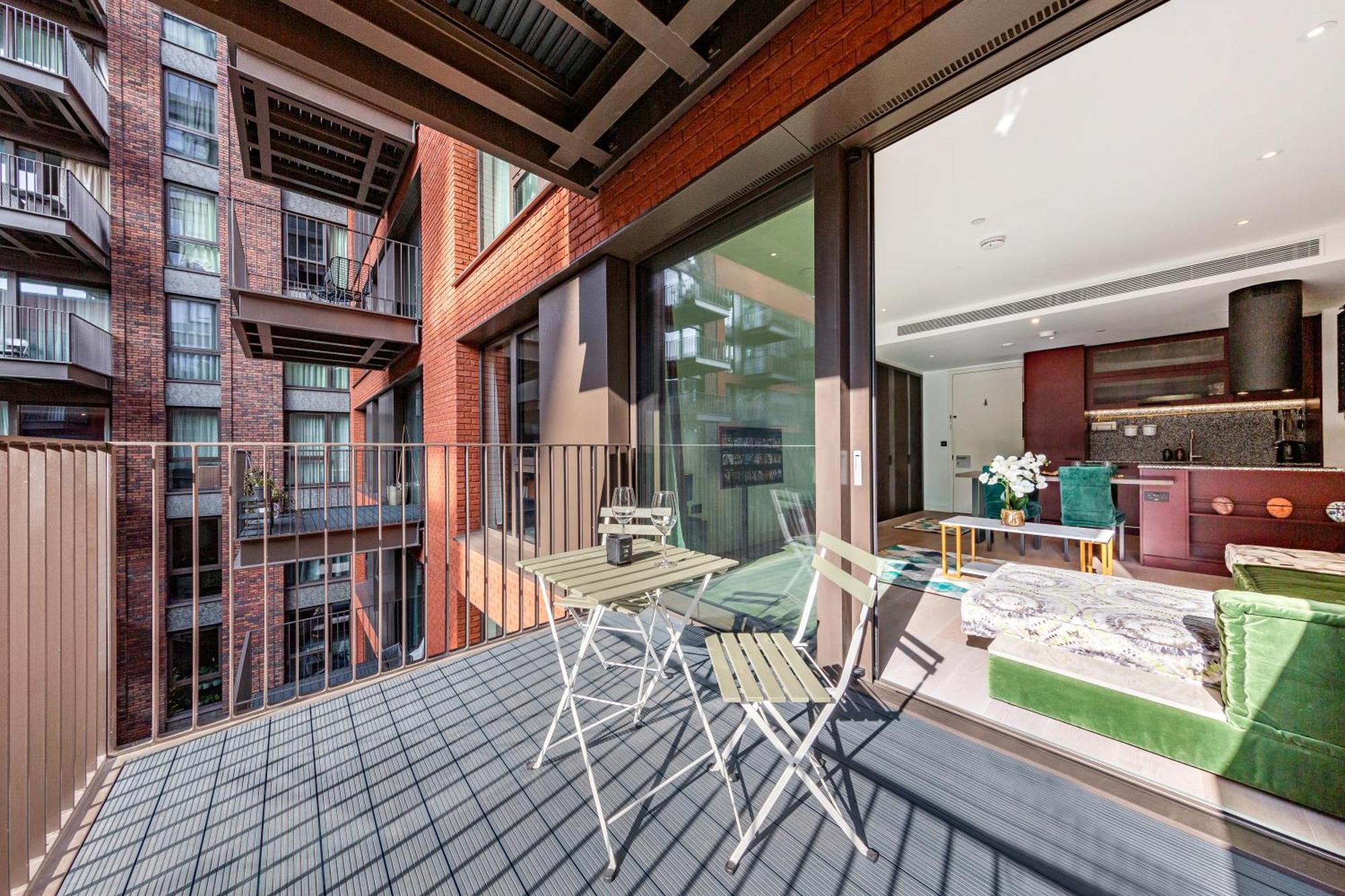 Central London Luxury: Garden View Flat with Balcony Apartment Exterior photo